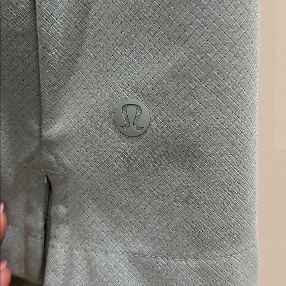 Lululemon Men’s Wovenair Popover shirt size medium - Picture 2 of 3